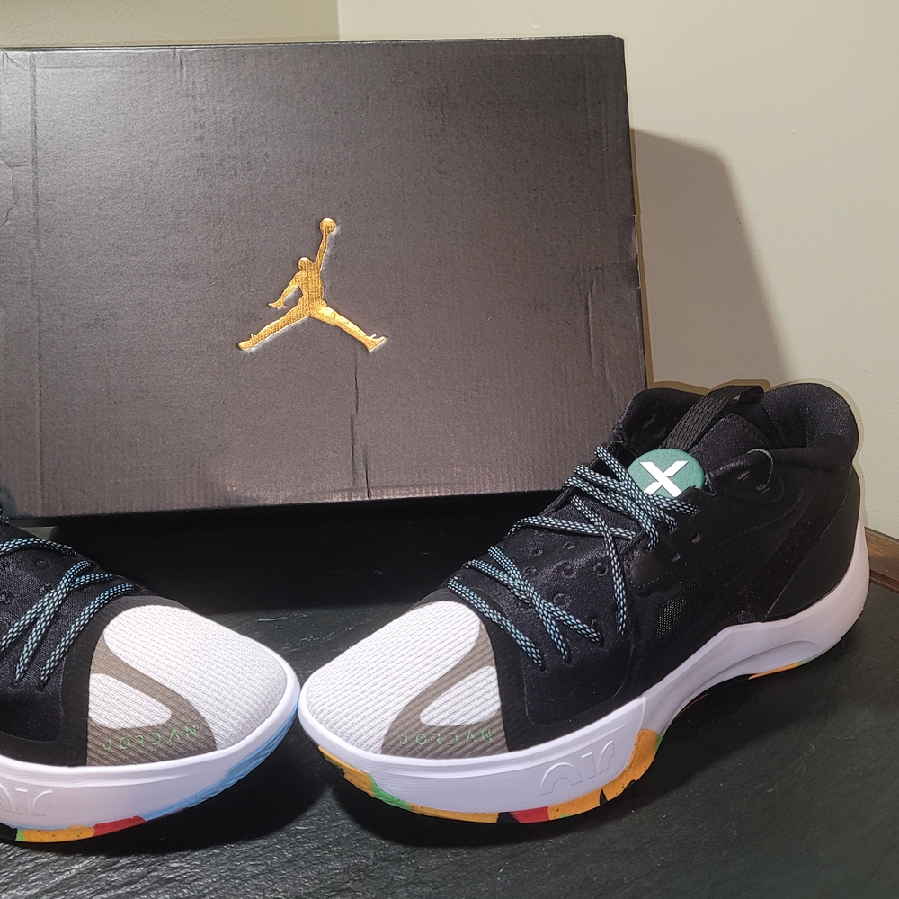 Nike Air JORDAN Zoom Separate Men's Black Sneakers with Multicolor Accents BNIB - Picture 3 of 15